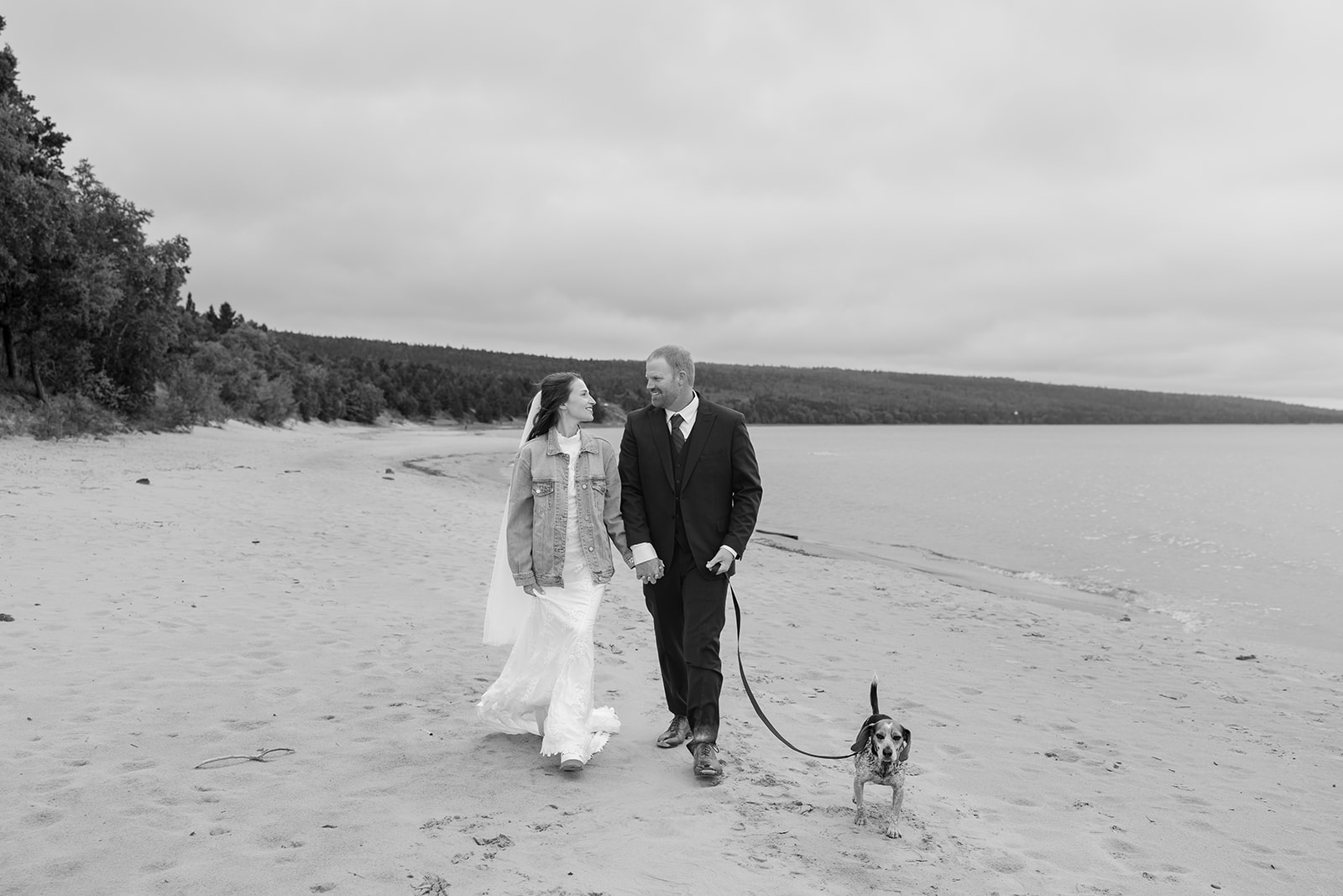 Bride and groom enjoy a leisurely Upper Peninsula Michigan elopement